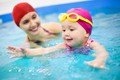 Hướng dẫn cách dạy trẻ tập bơi nhanh và đơn giản nhất