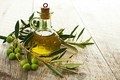 Cách sử dụng dầu olive dành cho bạn gái muốn có làn da rám nắng