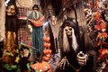 Giật mình khi đi qua phố Hàng Mã dịp Halloween