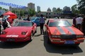 Cặp đôi xe cổ rực rỡ trên đường phố Trung Quốc