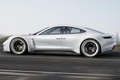 Vẻ đẹp “không tì vết” của xe điện Porsche Mission E