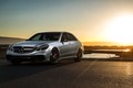 Siêu sedan Mercedes E63 AMG độ mâm đầy quyến rũ