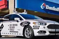 Xem xe ôtô Ford tự lái giao bánh Domino Pizza