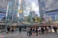 Apple Store vỗ tay chào đón người mua iPhone 11 đầu tiên 