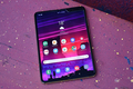 Sửa màn hình Samsung Galaxy Fold ngốn tới 13,8 triệu đồng 