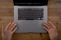 MacBook Pro 16 inch sử dụng bàn phím của năm 2015?