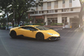 “Săn đuổi” siêu xe Lamborghini Huracan trên phố Sài Gòn