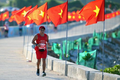 Ông Đoàn Ngọc Hải hoàn thành đường chạy marathon trên đảo Lý Sơn