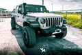 "Soi" Jeep Gladiator Rubicon khủng nhất Việt Nam của Tống Đông Khuê