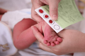 Tại sao bạn cần kiểm tra máu gót chân khi trẻ vừa mới sinh ra?