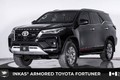 Ngắm Toyota Fortuner phiên bản “lô cốt di động” máy xăng V6 4.0L