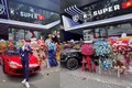 Dàn siêu xe trăm tỷ xếp hàng tại showroom mới của Phan Công Khanh
