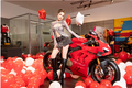 “Nữ hoàng nội y” Ngọc Trinh đập thùng Ducati Panigale V4 S hơn 1 tỷ đồng