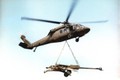 Điều gì biến UH-60 Black Hawk trở thành loại trực thăng huyền thoại?