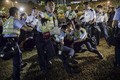 Biểu tình bùng phát lại ở Hong Kong, 37 người bị bắt