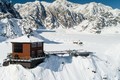 Khách sạn hẻo lánh tuyết bao phủ, ở một đêm tốn hơn 260 triệu 
