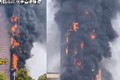 Hiện trường vụ cháy tòa nhà chọc trời chấn động ở Trung Quốc