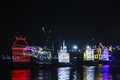 Xem lễ hội Thuyền đăng rực rỡ trên sông Sài Gòn
