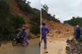 Sạt lở trong mưa lũ ở Quảng Ninh, nhiều người thoát chết