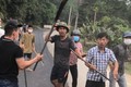 Vụ cầm dao chém ô tô trước mặt công an ở Hòa Bình: Bắt giam 3 người