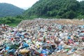 Phú Thọ: Người dân khốn khổ vì “sống chung” với “núi rác khổng lồ“