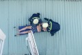 Người đàn ông rơi từ lầu 4 xuống mái tôn nhà dân ở TP HCM