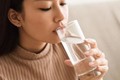5 thói quen khi uống nước gây hại gan thận