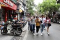 Vỉa hè tại khu phố cổ Hà Nội vẫn bị chiếm dụng nghiêm trọng