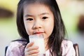 Khắc phục chán sữa ở trẻ: Mẹ có đang làm đúng