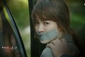 Song Hye Kyo bị bắt cóc trong “Hậu duệ của mặt trời“