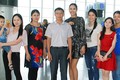 Bố mẹ tiễn Nguyễn Thị Loan sang Mỹ thi hoa hậu