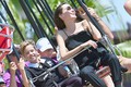 Angelina Jolie đưa các con đi chơi mừng cặp sinh đôi 9 tuổi