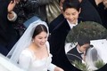 Ảnh đẹp Song Joong Ki khóa môi Song Hye Kyo trong đám cưới