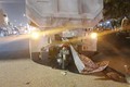 Video: Găm xe đạp điện vào đuôi xe tải, nam sinh ngã gục xuống đường