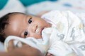 5 phương pháp đơn giản giúp trẻ sơ sinh hạn chế tình trạng trớ sữa