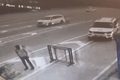 Video: Ô tô mất lái, tông bay nhân viên trạm thu phí