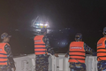Video: Hải quân lai dắt tàu cá cùng 5 ngư dân Phú Yên bị nạn trên biển