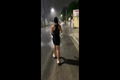 Video: Chạy bộ dưới mưa hai người suýt bị sét đánh 