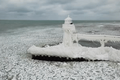 Video: Ngọn hải đăng đóng băng tạo nên khung cảnh tuyệt đẹp