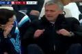 Phản ứng hài hước của Mourinho trong trận gặp Stoke City