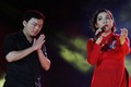 Fan lên sân khấu '“vái lạy'' Mỹ Linh trong đêm nhạc Trịnh