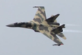 Lác mắt với tuyệt kỹ nhào lộn của thần chết trên không Su-35S