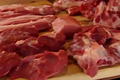 Thịt ngậm kháng sinh và hóa chất đang đe dọa con người