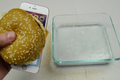Xem iPhone 6S bị “hủy diệt” bằng axit và bánh mỳ kẹp thịt