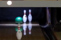 Tròn xoe mắt với pha ném bowling ảo diệu không tin nổi