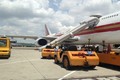 Máy bay Mỹ bung phao trượt ở sân bay Tân Sơn Nhất