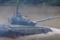 Xem xe tăng T-72 của Nga lội nước, vượt sông như tàu ngầm