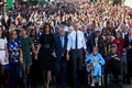 Khoảnh khắc Tổng thống Obama ghi dấu trong lòng nước Mỹ