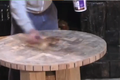 Biến gỗ vụn thành chiếc bàn phát sáng kỳ diệu