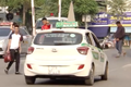 Video: Bị tố để taxi độc quyền, bệnh viện Bạch Mai nói gì?